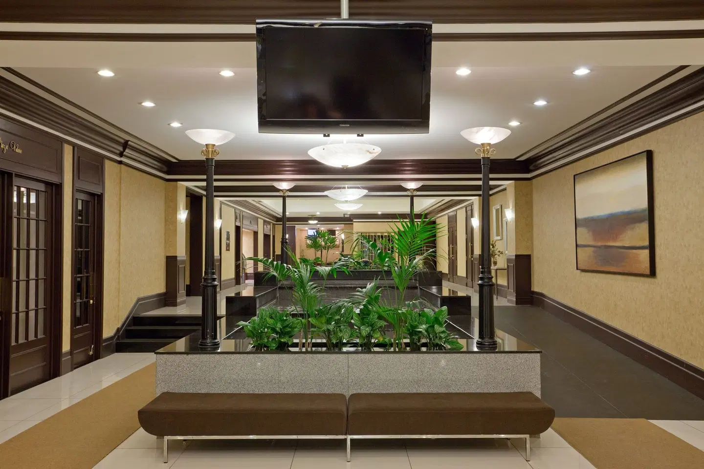 Armon Plaza Airport Montreal LOUNGE_LOBBY