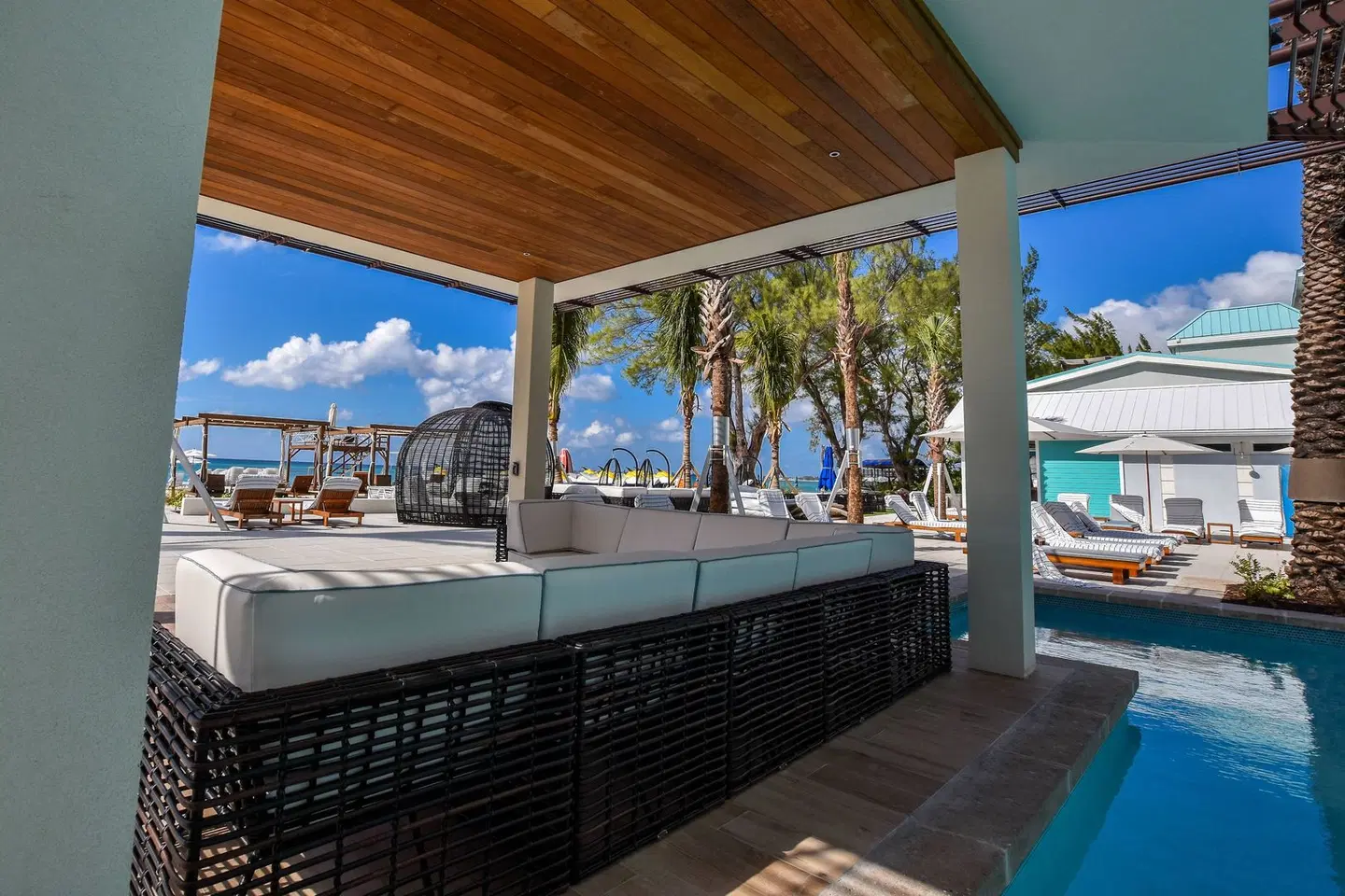 The Westin Grand Cayman Seven Mile Beach Resort & Spa Bar