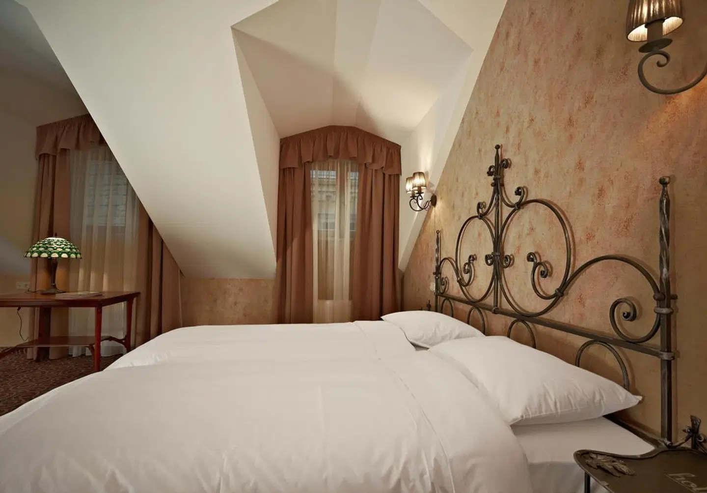 Justus ROOM_EXAMPLE