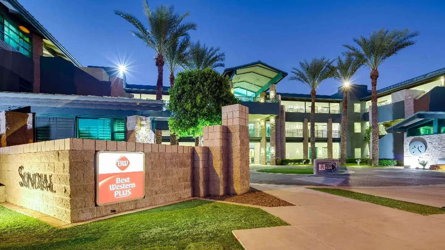 Best Western Plus Sundial EXTERIOR