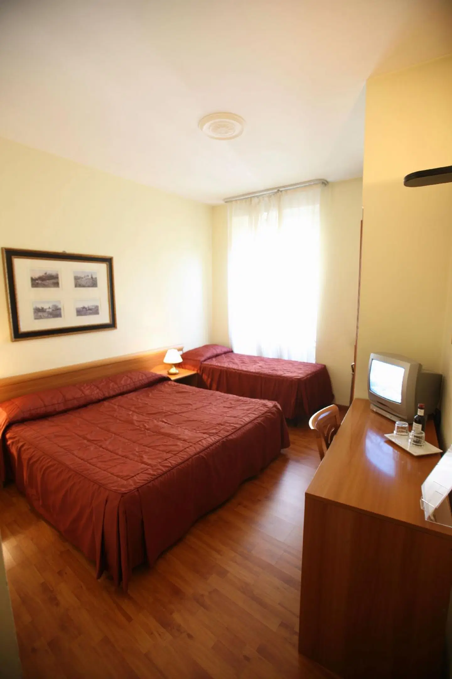 Genius Hotel Downtown ROOM_EXAMPLE