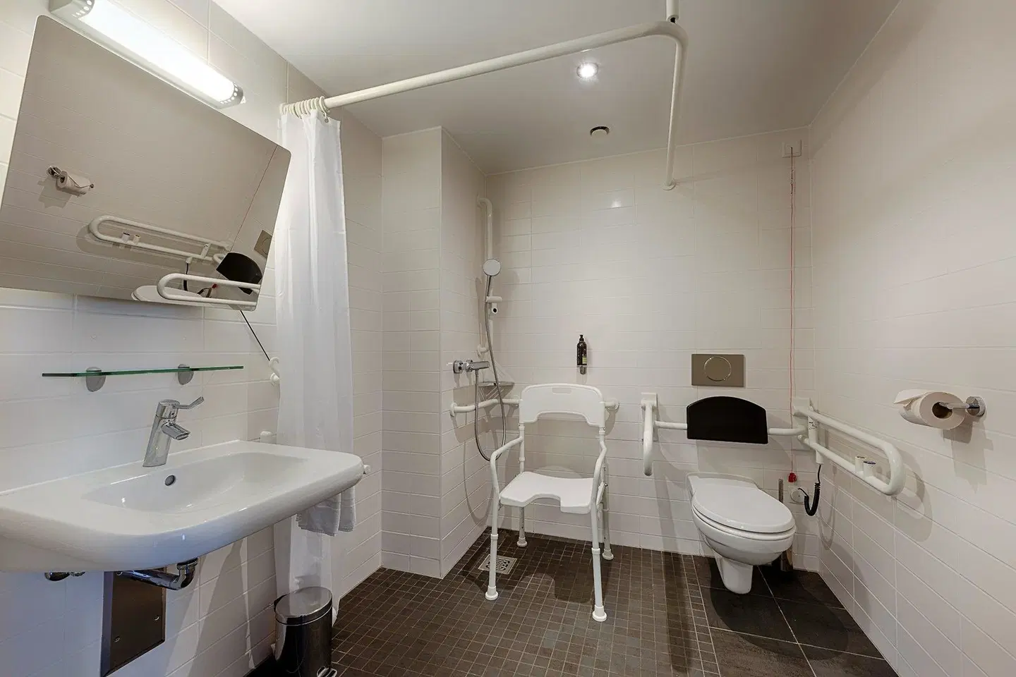 Premier Inn Hannover City University Hotel Badezimmer