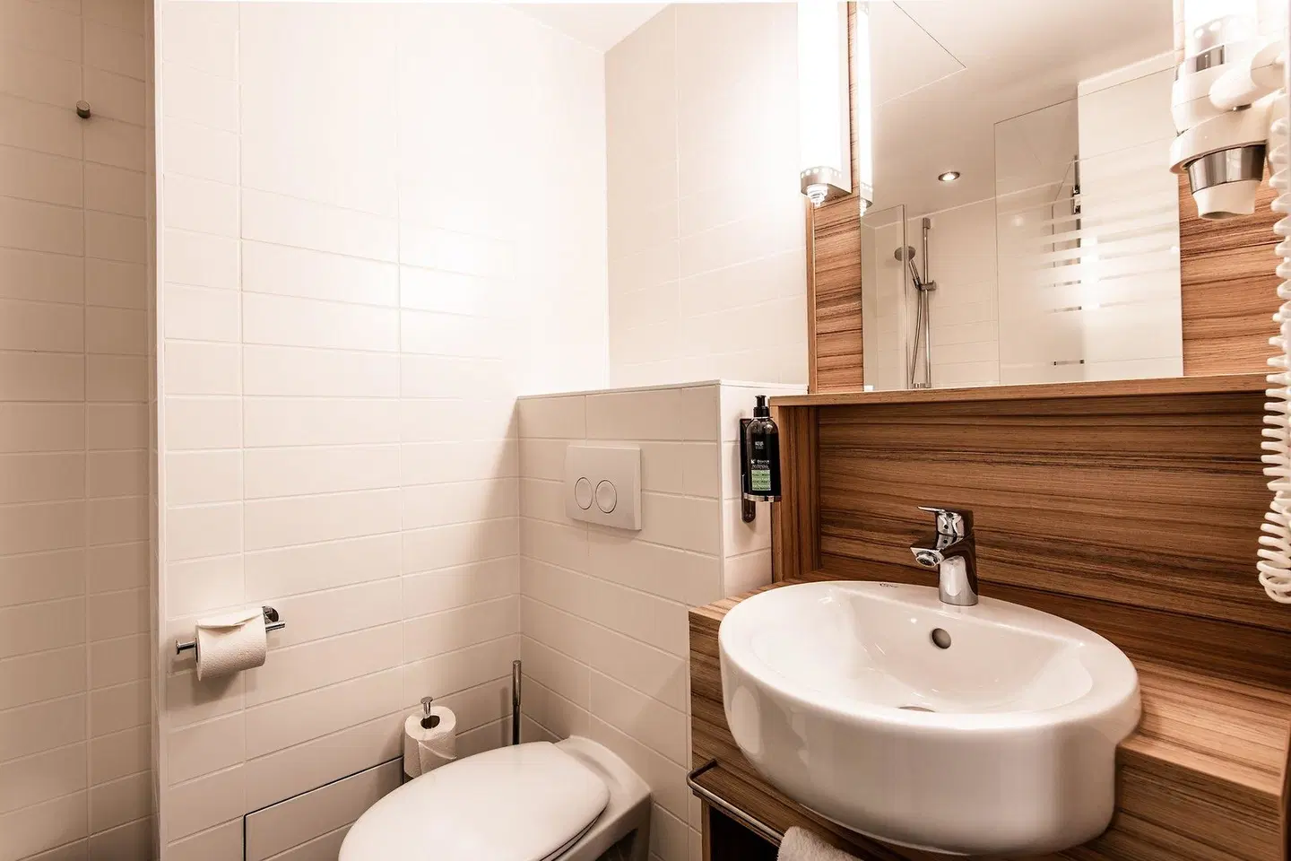 Premier Inn Hannover City University Hotel Badezimmer