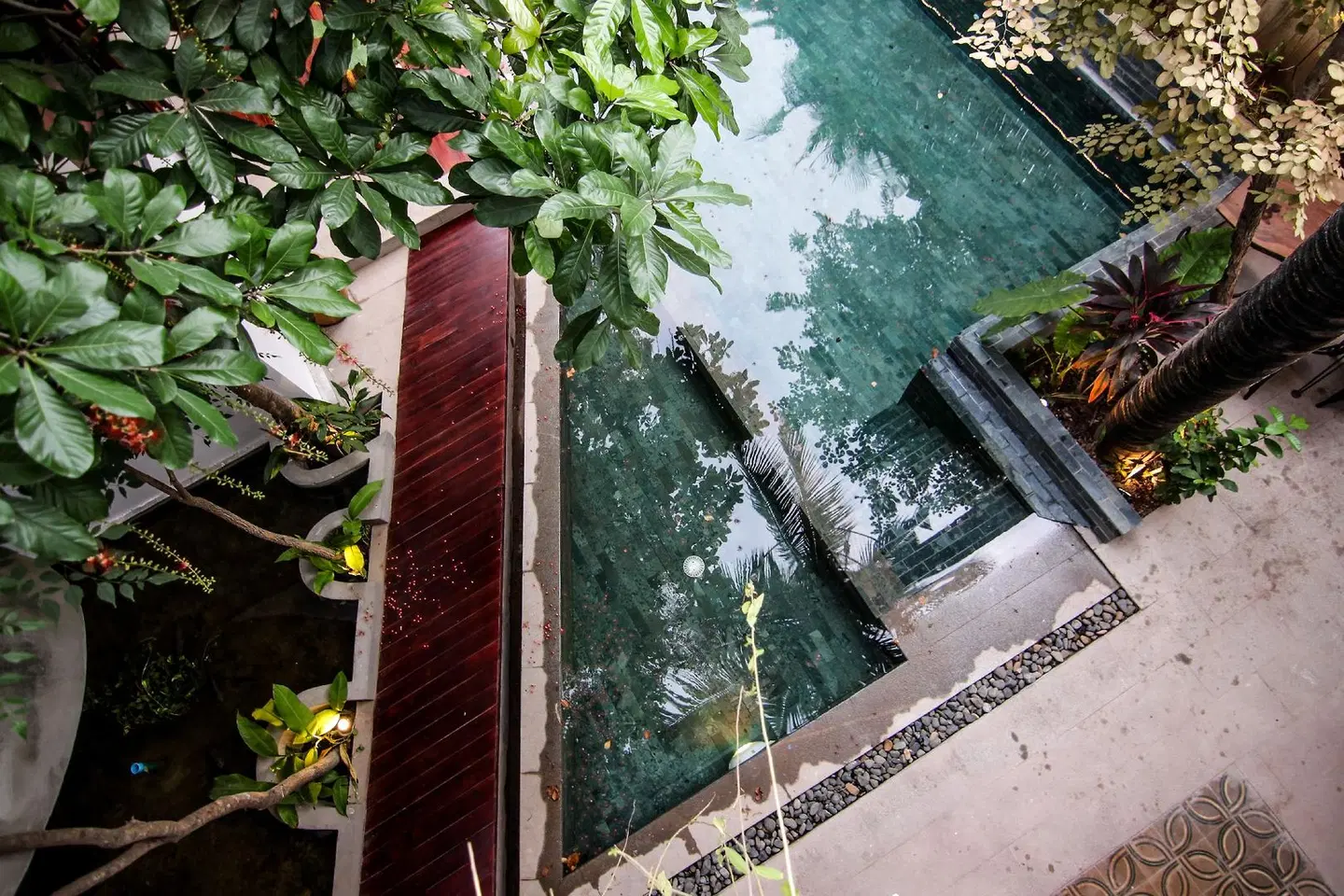 Sarina Hotel & Villa OUTDOOR_POOL