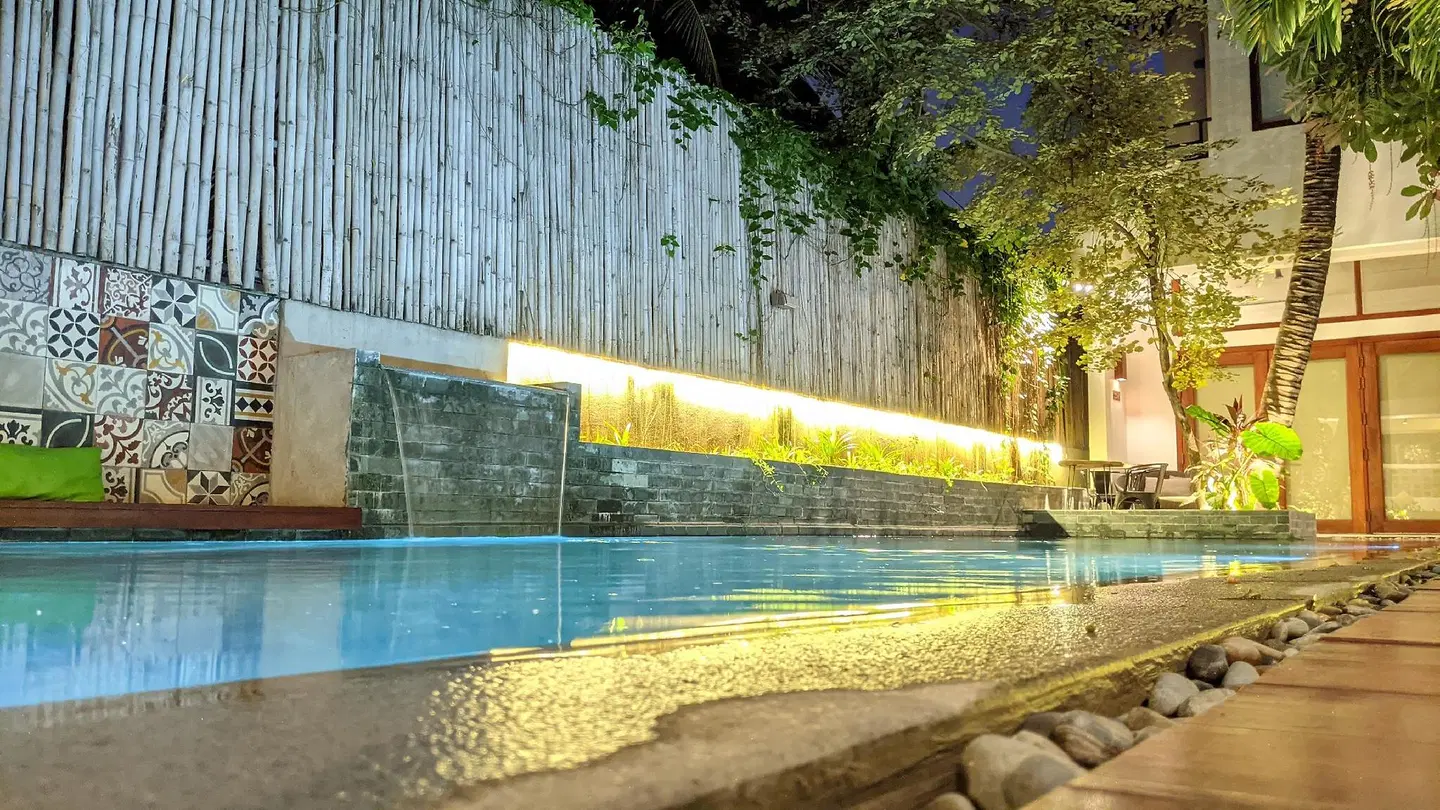 Sarina Hotel & Villa OUTDOOR_POOL