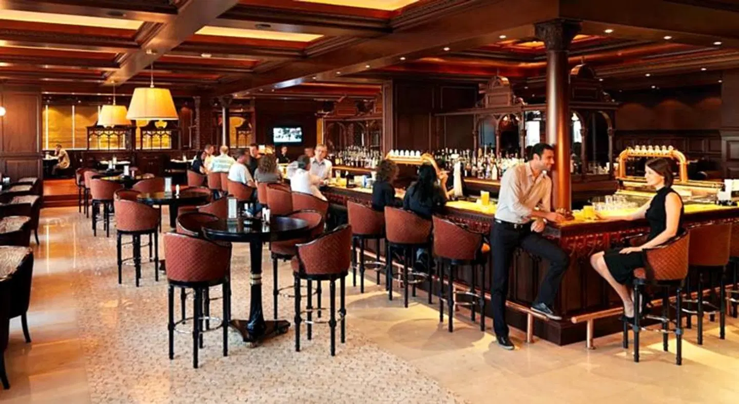 Radisson Blu Hotel Barsha Heights BAR