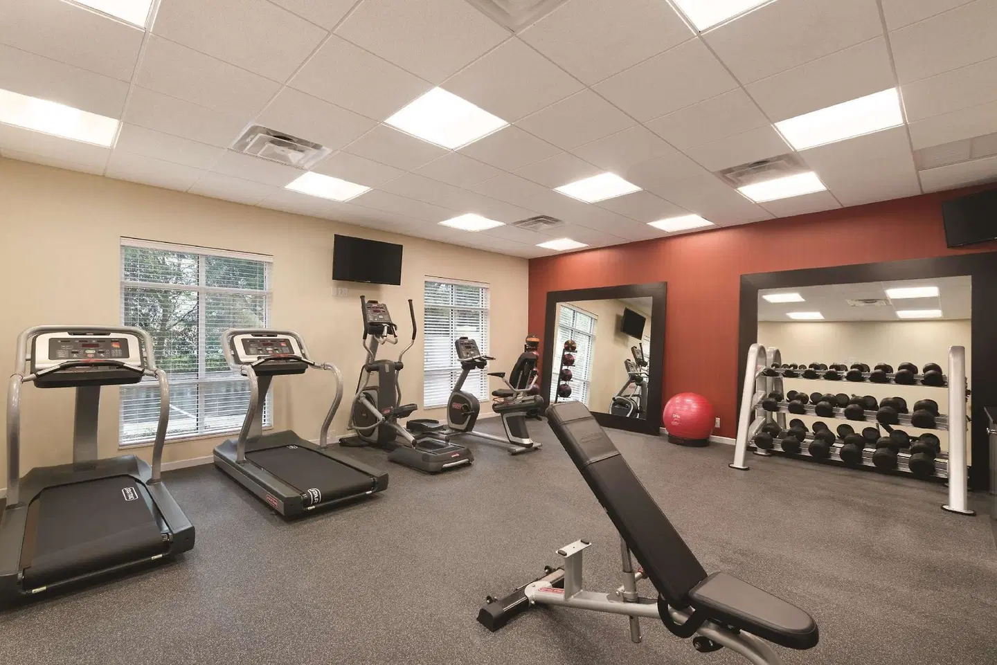 Hampton Inn & Suites Deland SPORTS_AND_LEISURE