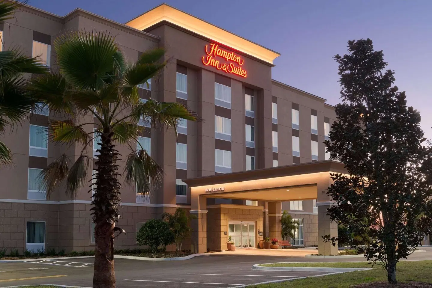 Hampton Inn & Suites Deland EXTERIOR