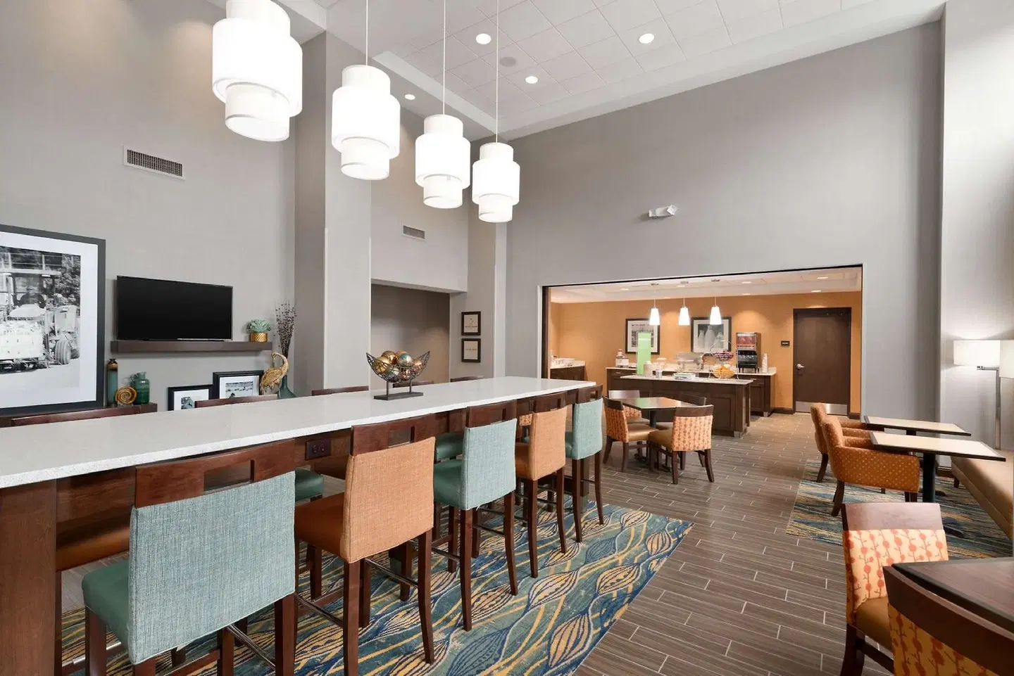 Hampton Inn & Suites Deland Bar