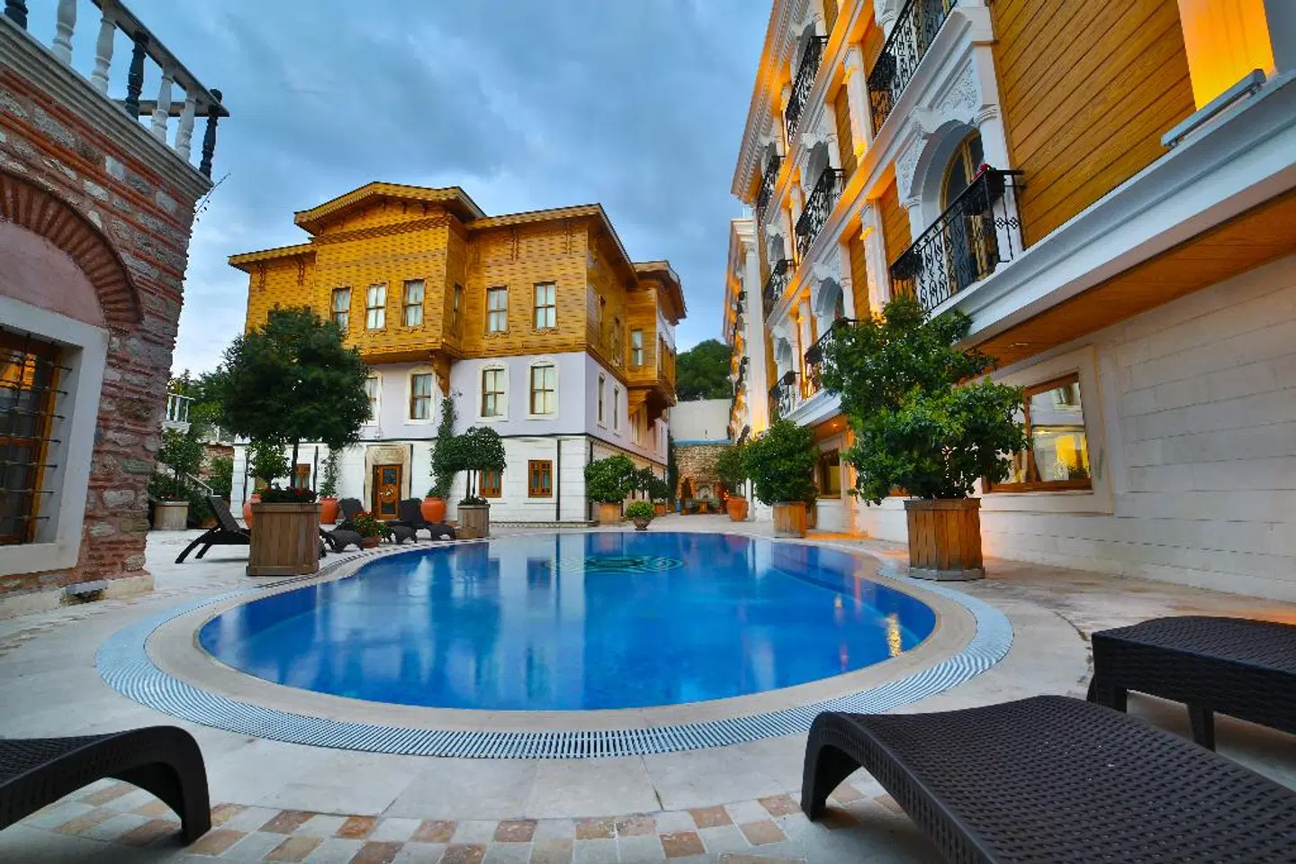 Seven Hills Palace OUTDOOR_POOL