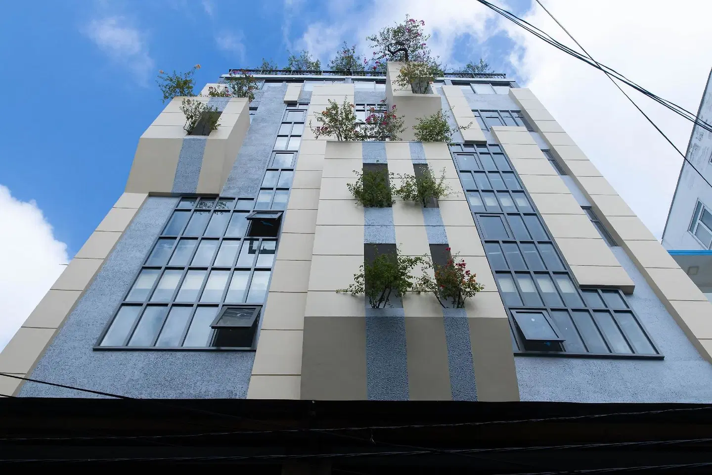 Lanura Apartments and Hotel EXTERIOR