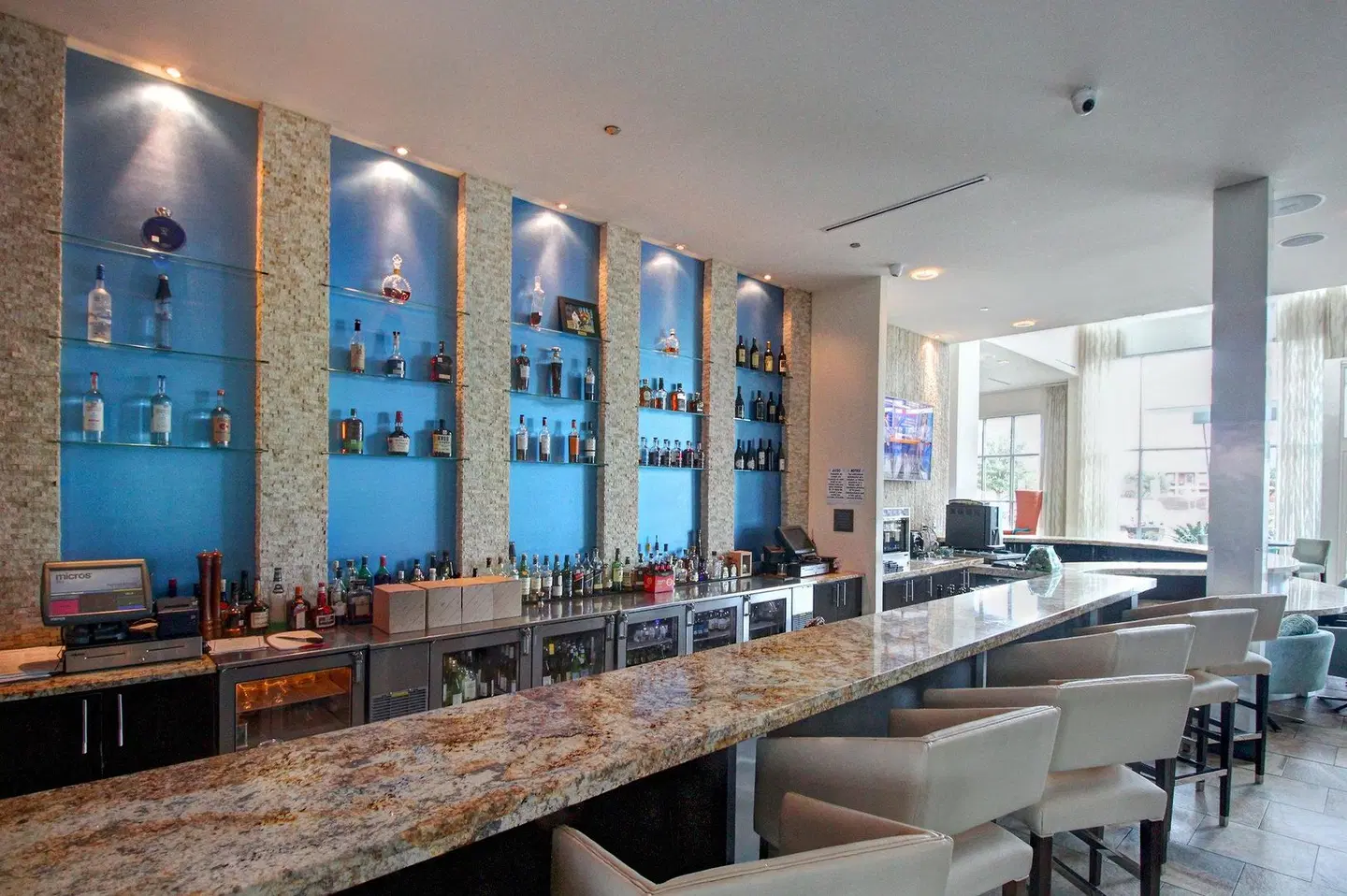 Hotel Indigo Waco by IHG Bar
