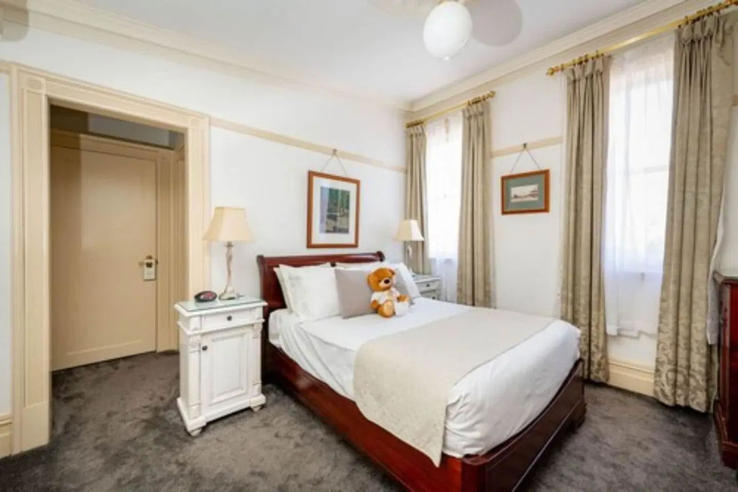 Cobb & Co Court Boutique Hotel ROOM_EXAMPLE