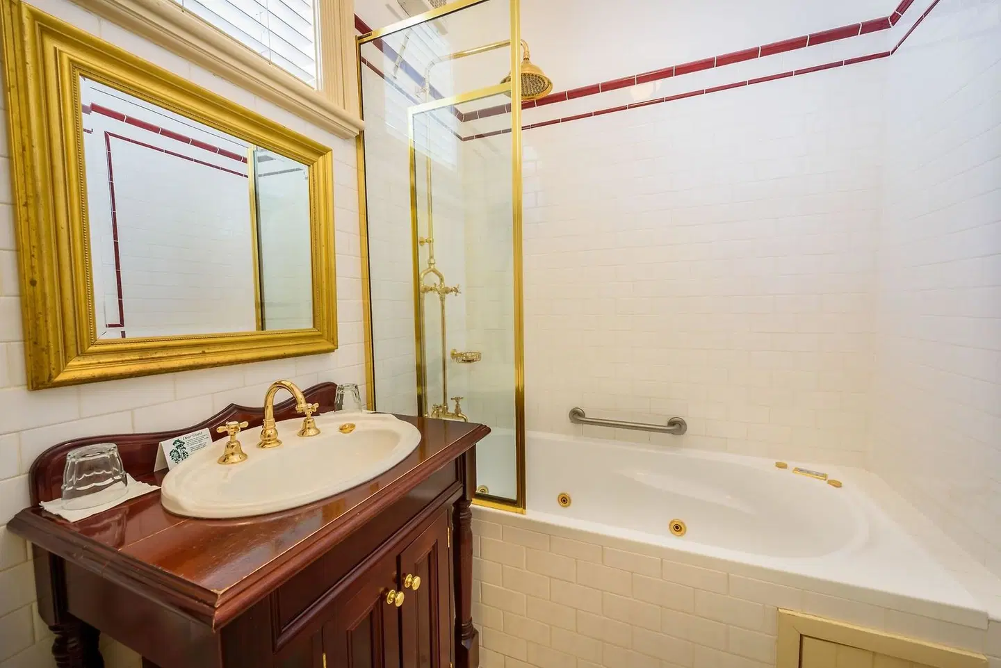 Cobb & Co Court Boutique Hotel Badezimmer