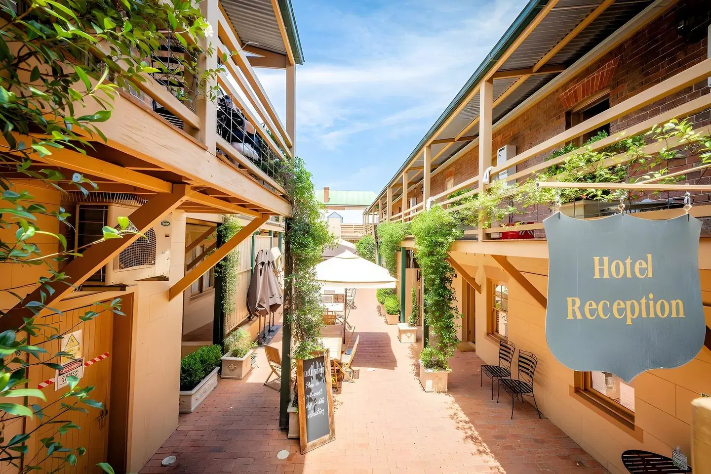 Cobb & Co Court Boutique Hotel EXTERIOR