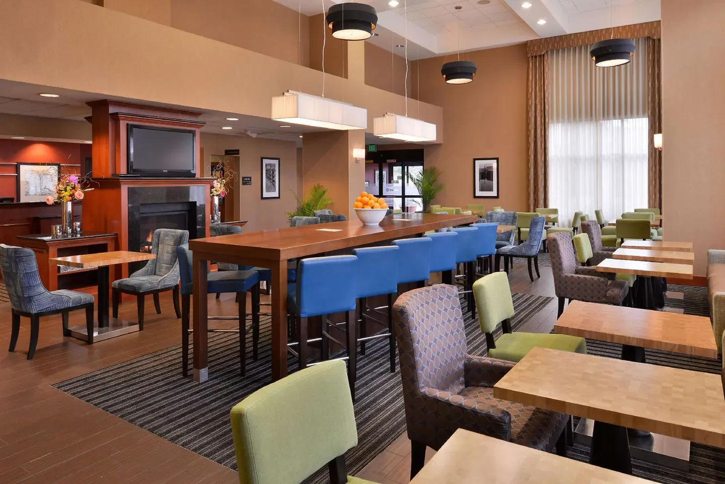 Hampton Inn & Suites Tacoma Bar