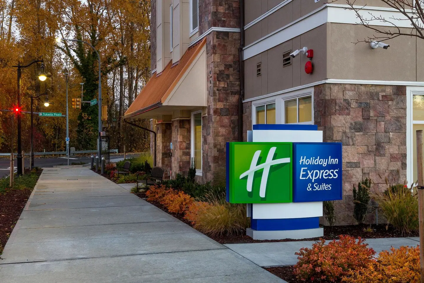 Holiday Inn Express & Suites Seattle South - Tukwila by IHG EXTERIOR