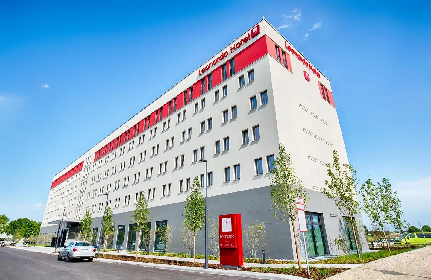 Leonardo Hotel Munich City East EXTERIOR