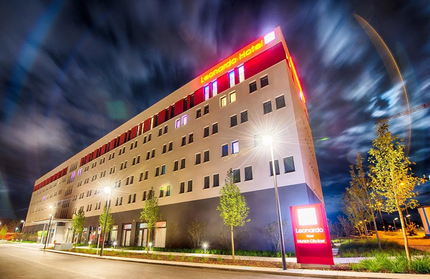 Leonardo Hotel Munich City East EXTERIOR