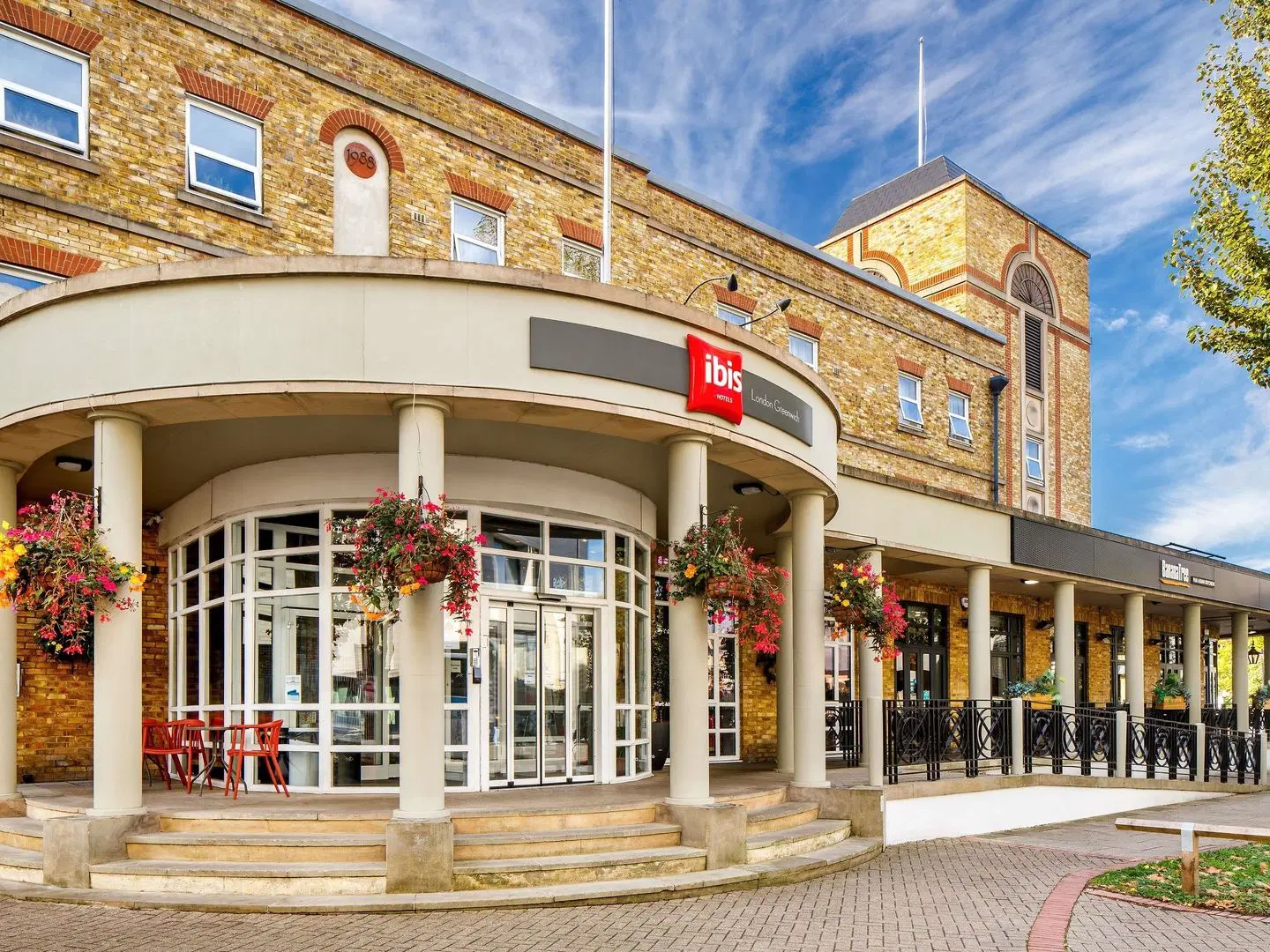 ibis London Greenwich EXTERIOR