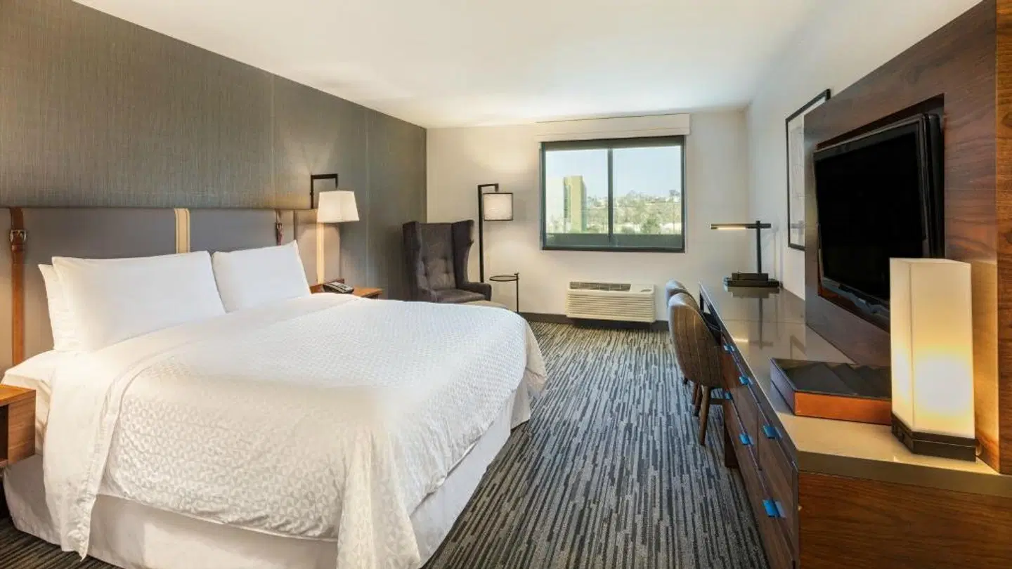 Four Points by Sheraton Los Angeles Westside ROOM_EXAMPLE