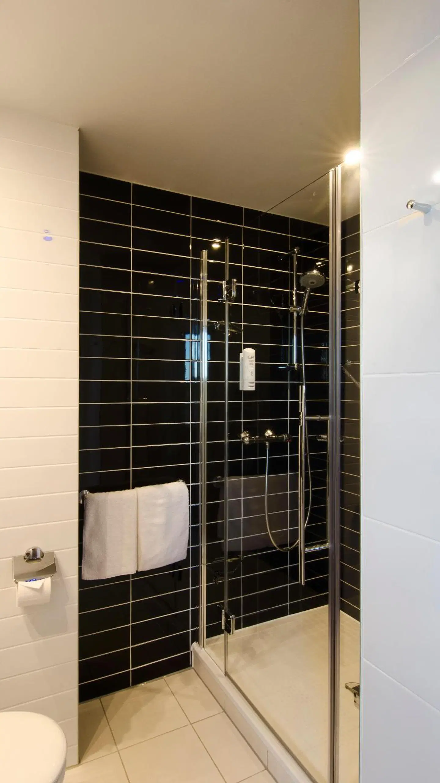 Premier Inn Hamburg City Alster hotel Badezimmer