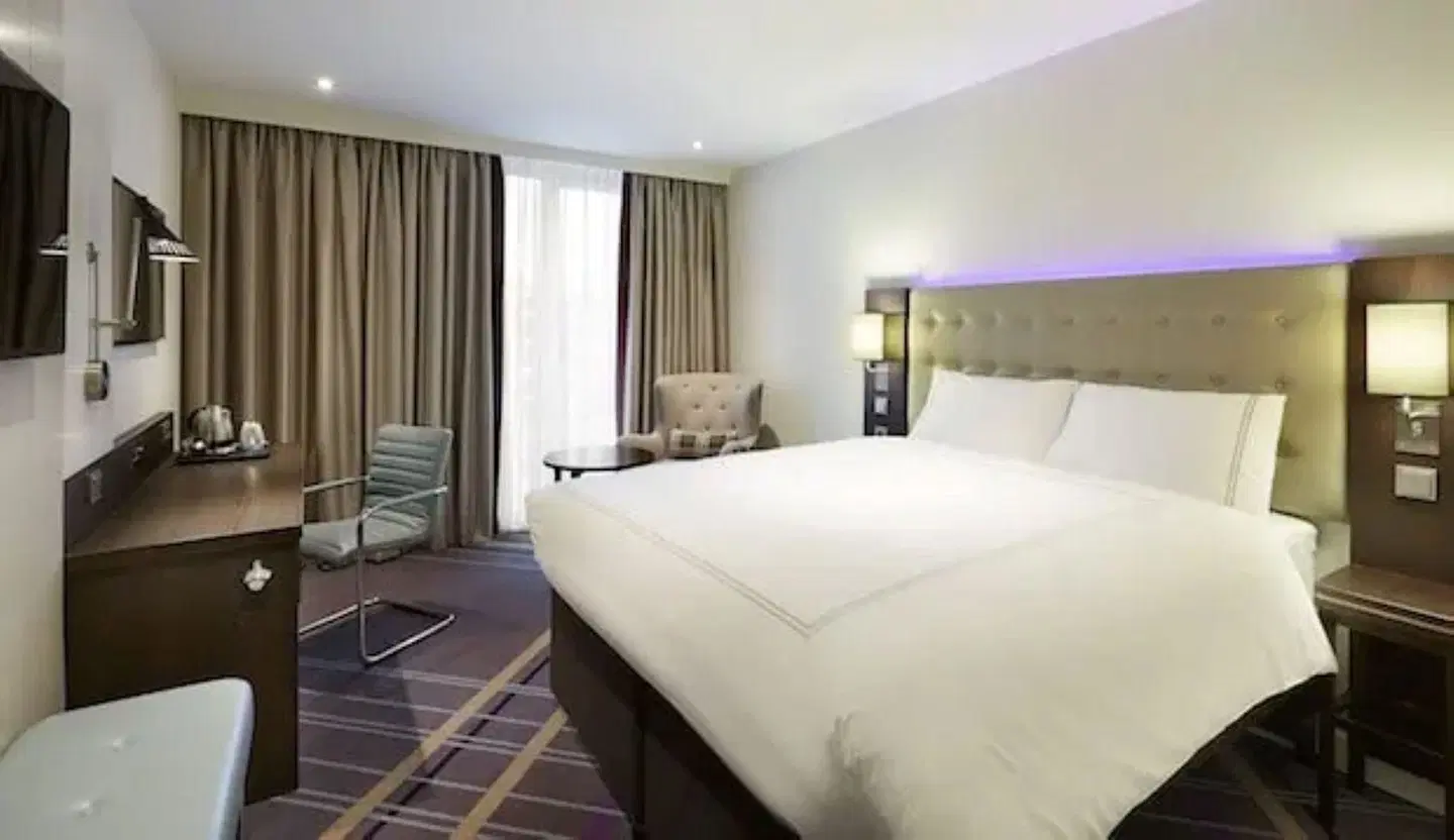 Premier Inn Hamburg City Alster hotel ROOM_EXAMPLE