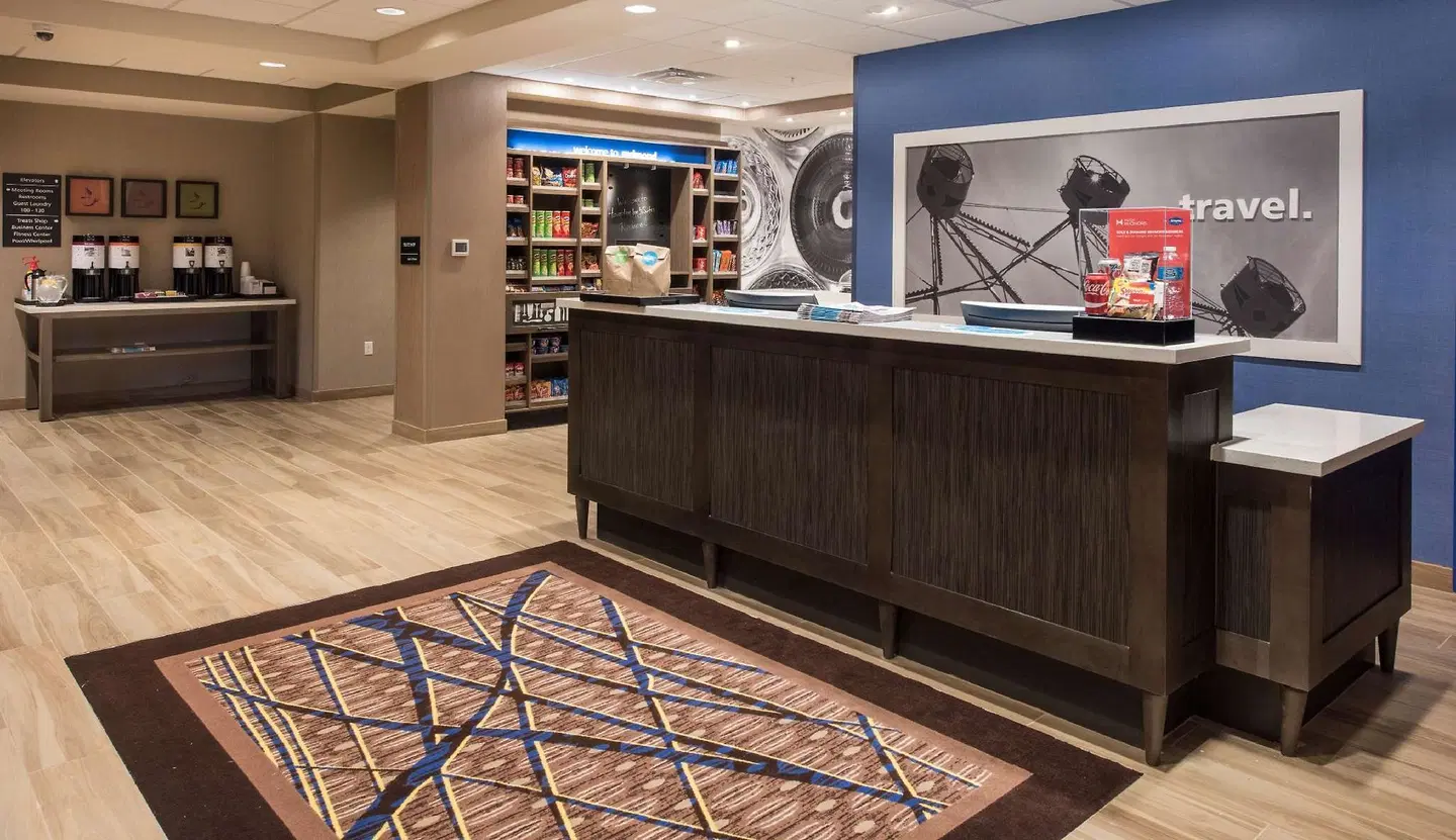 Hampton Inn & Suites Seattle/Redmond LOUNGE_LOBBY