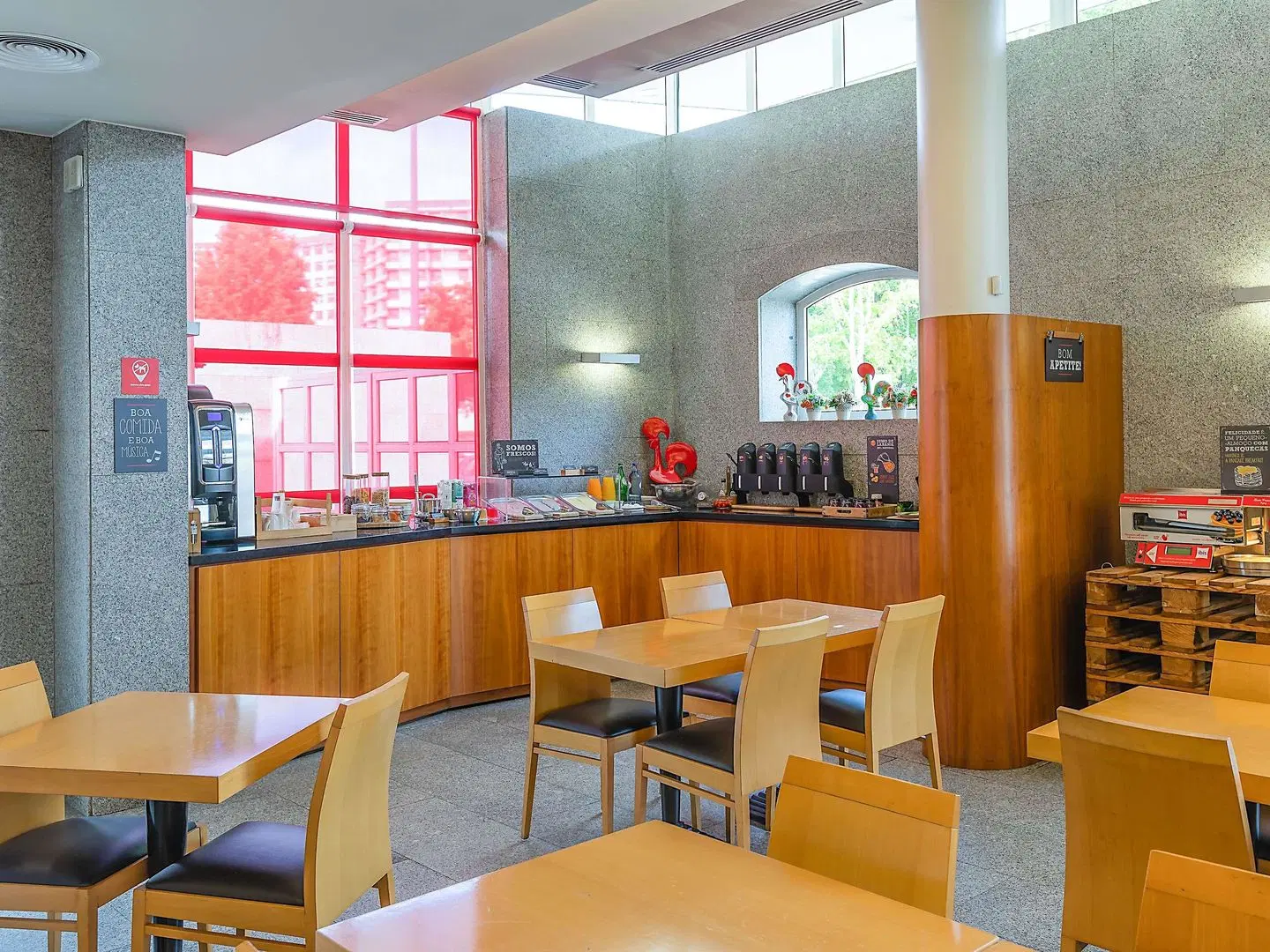 ibis Guimaraes Centro Bar