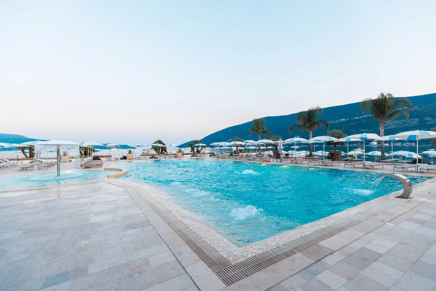 Palmon Bay OUTDOOR_POOL