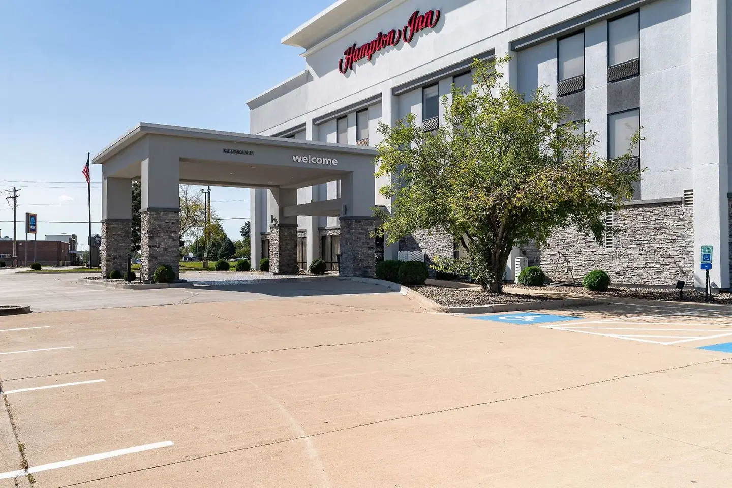 Hampton Inn Bloomington West EXTERIOR