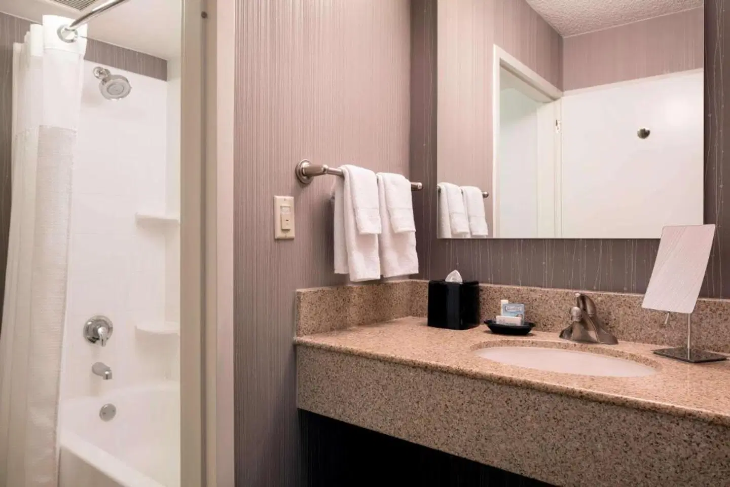 Sonesta Select Los Angeles Torrance South Bay Badezimmer