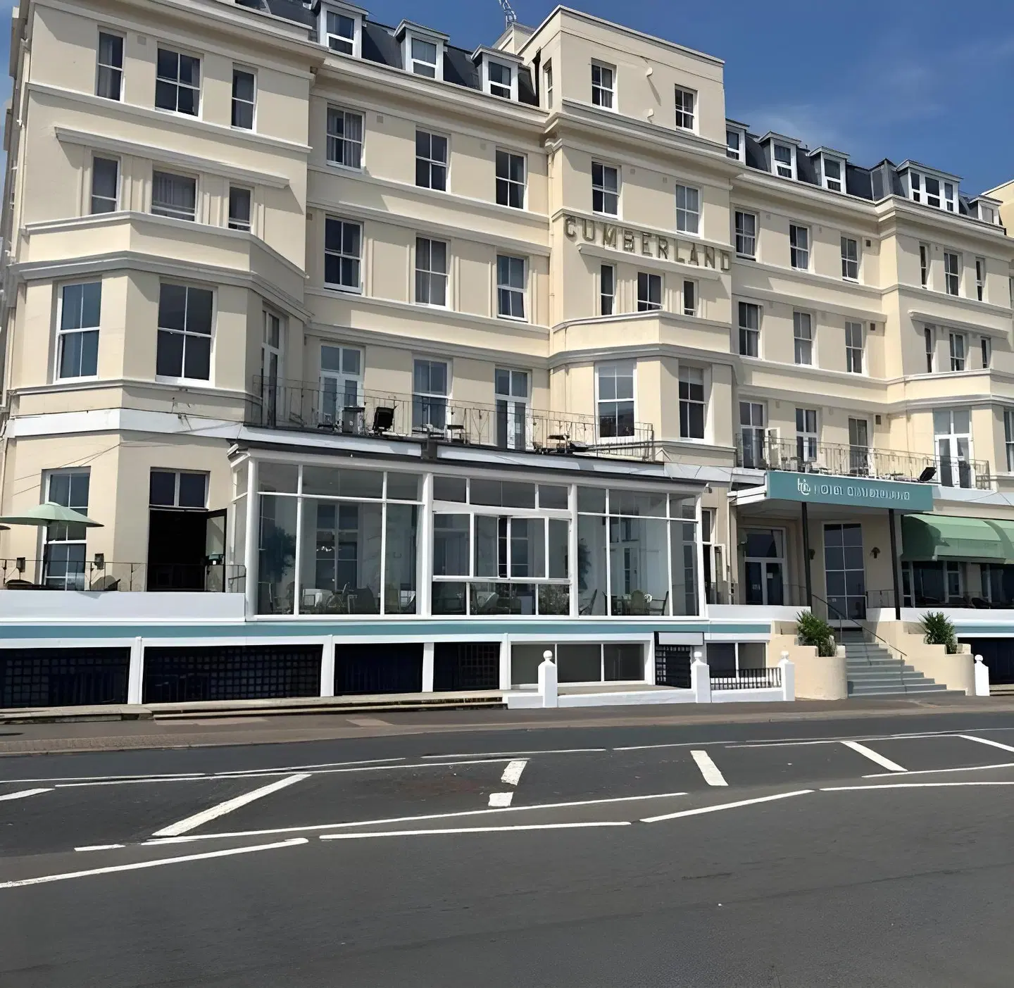The Cumberland Hotel EXTERIOR