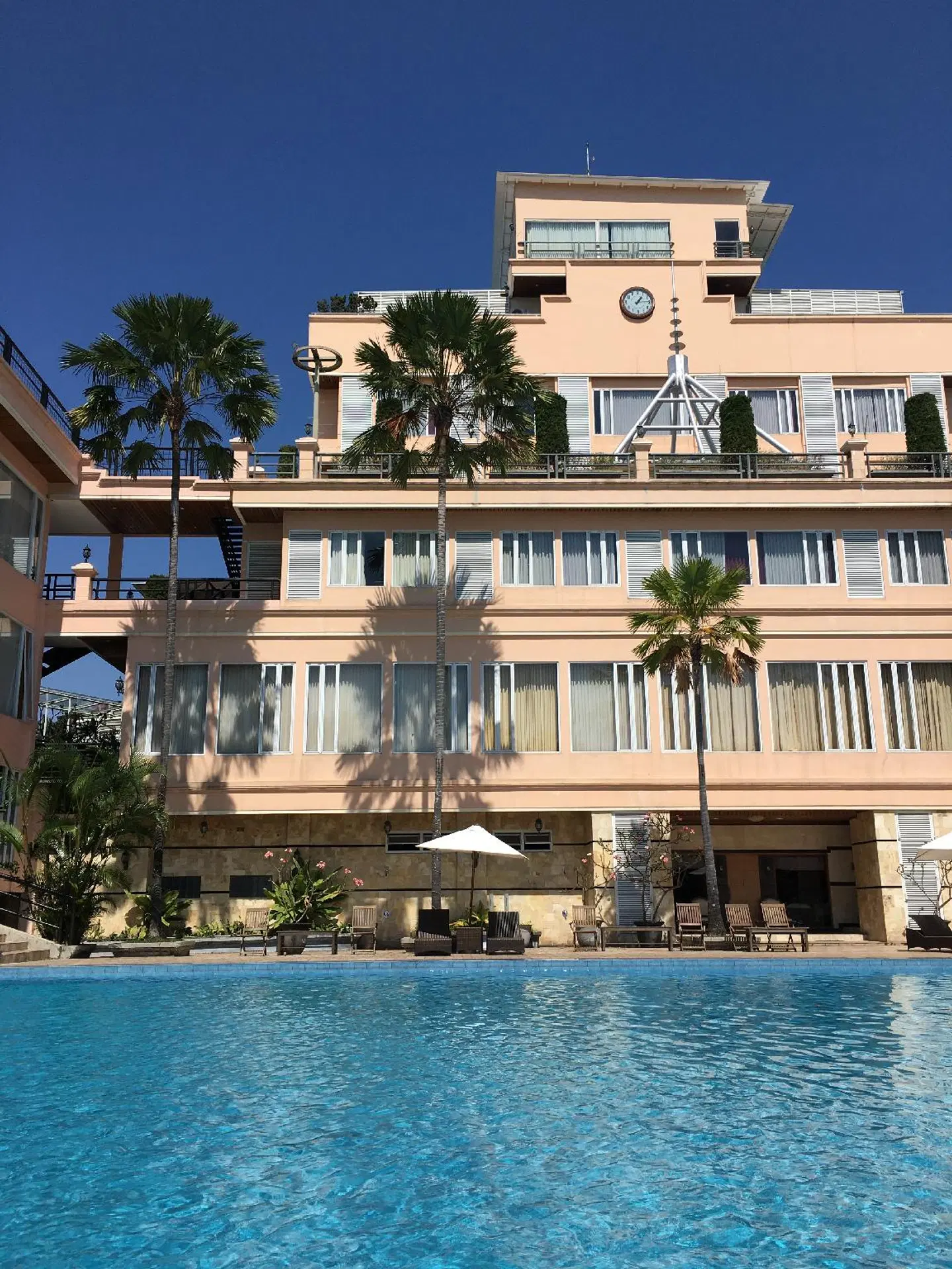 Royal Senyiur Hotel OUTDOOR_POOL