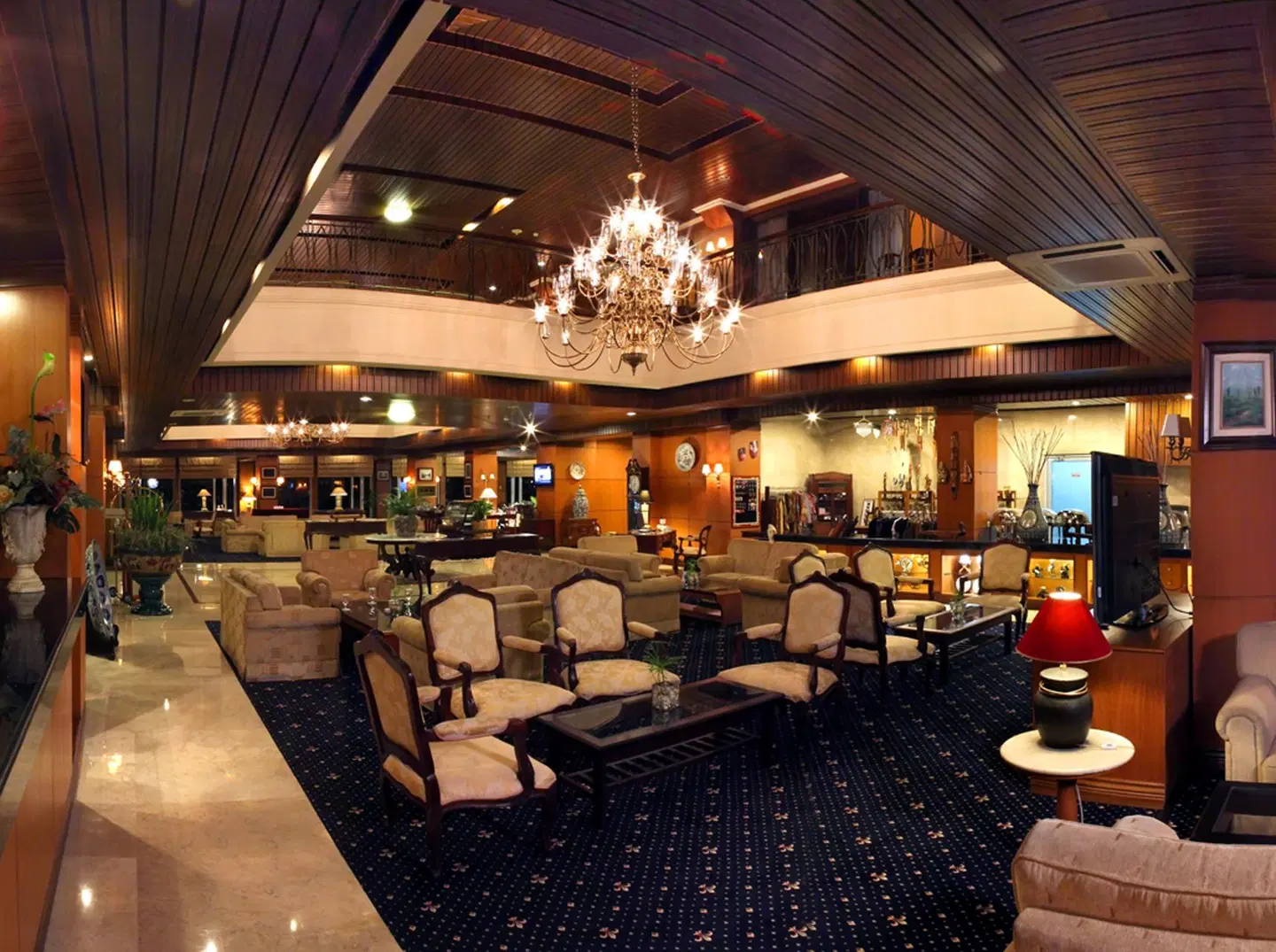 Royal Senyiur Hotel Bar