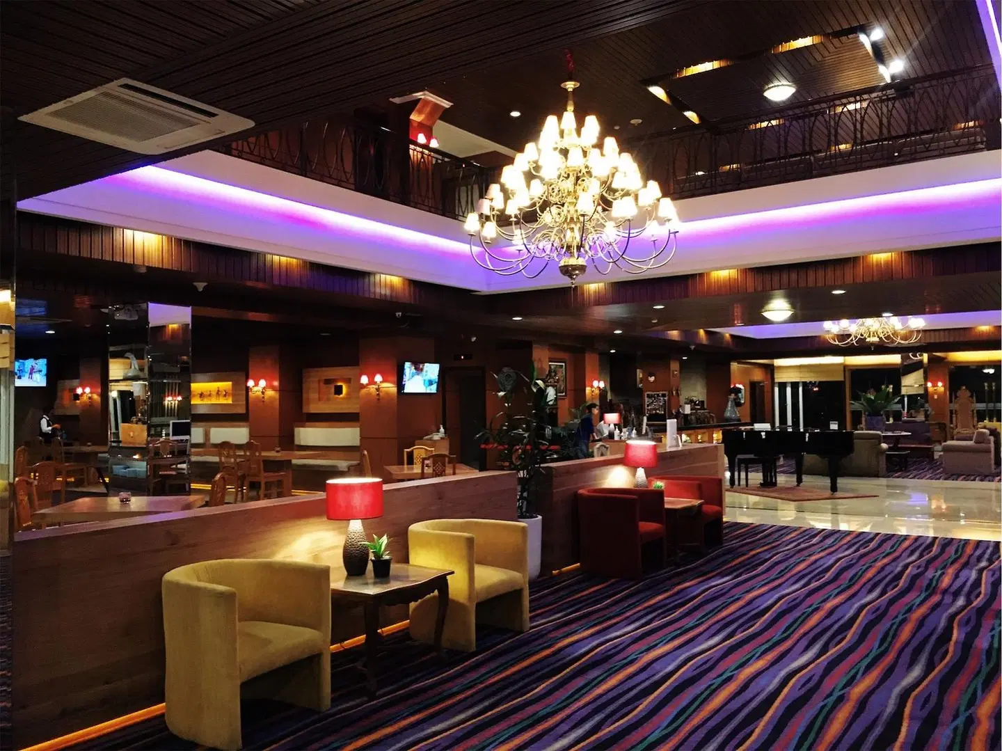 Royal Senyiur Hotel BAR