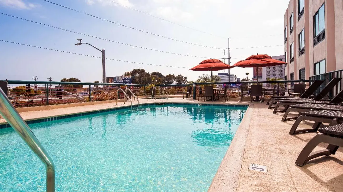 Best Western Plus Suites Hotel - LAX OUTDOOR_POOL
