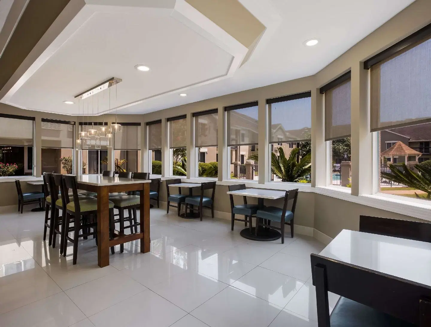 Mainstay Suites Bar
