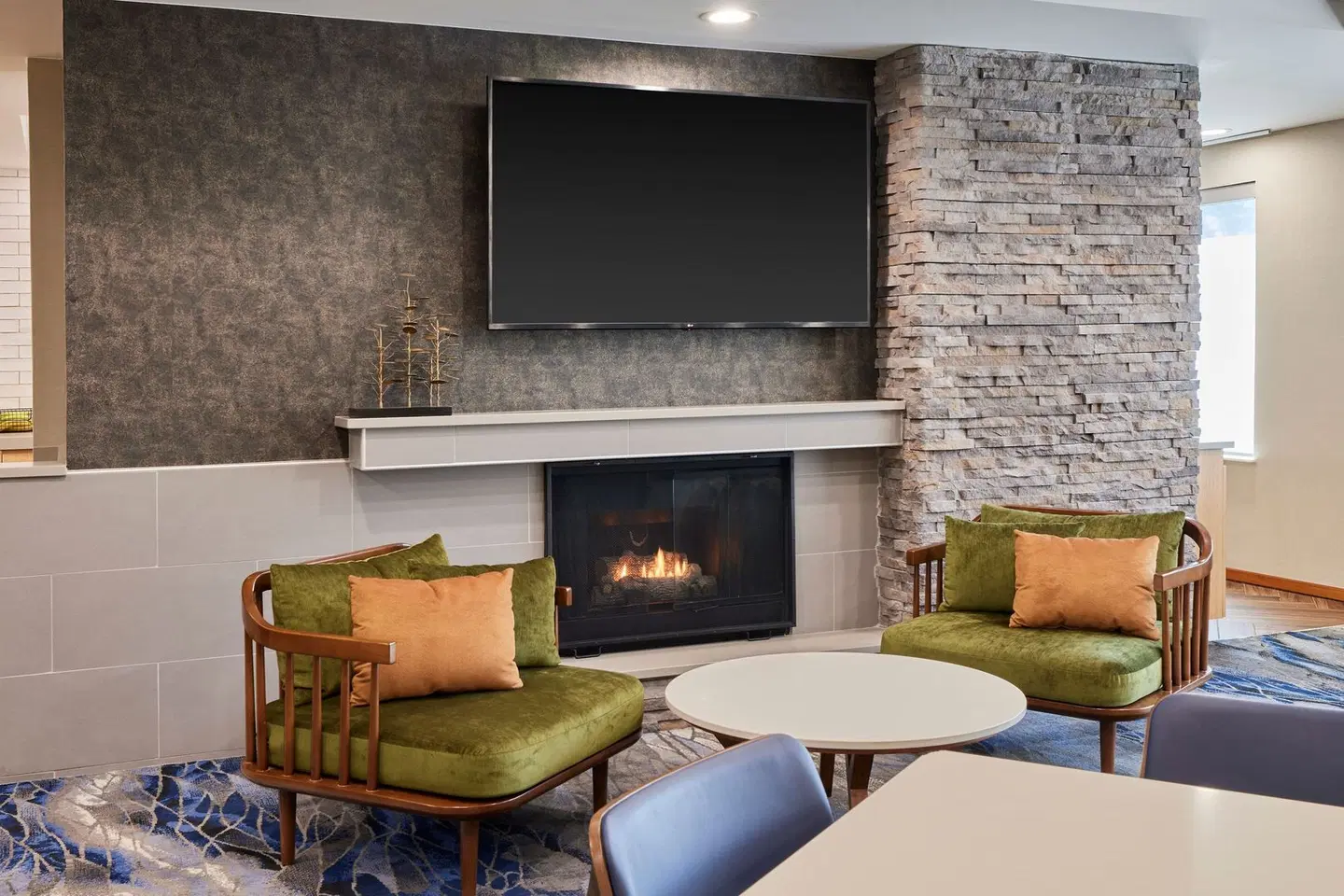 Fairfield Inn & Suites by Marriott Burlington ROOM_EXAMPLE