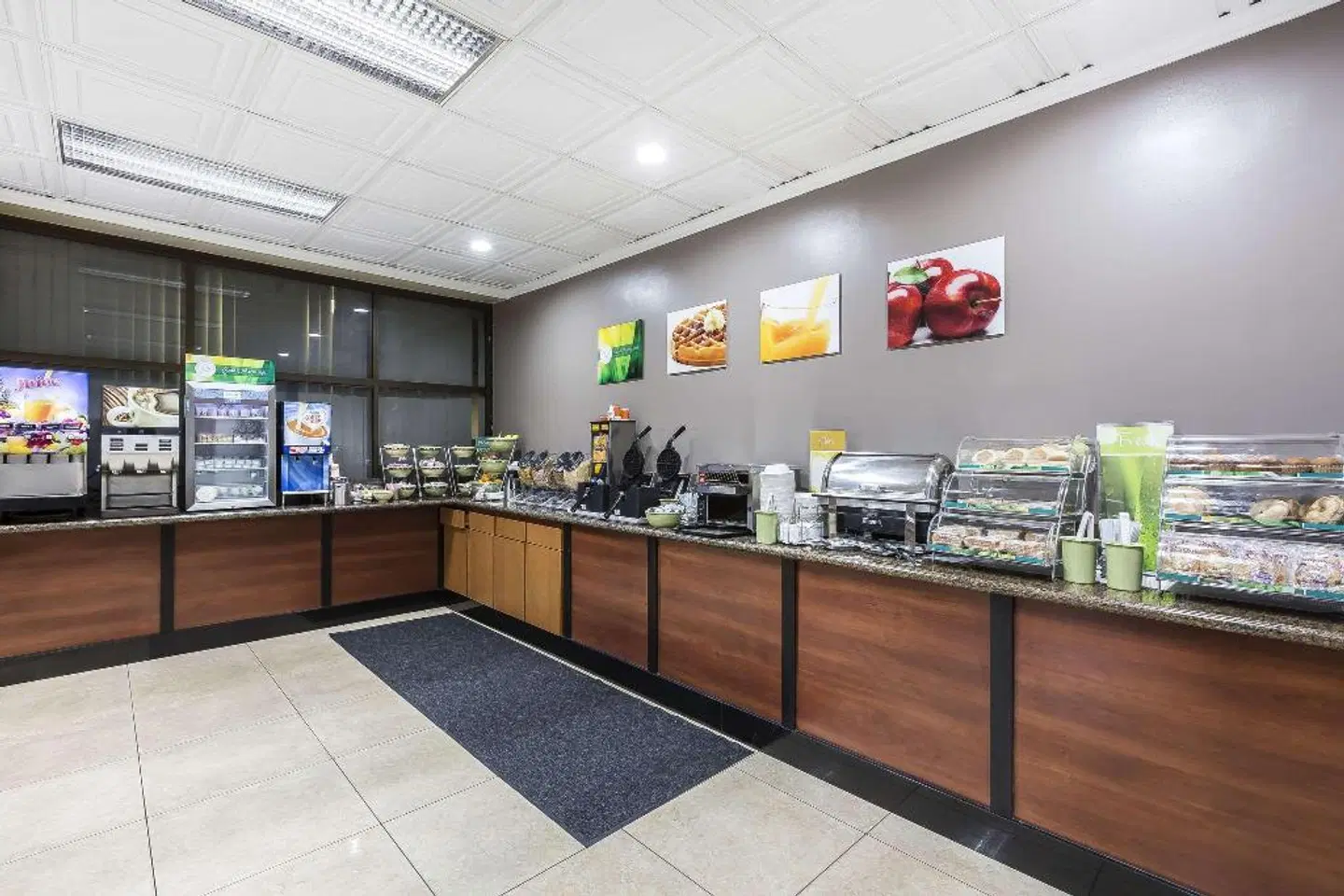Comfort Inn & Suites LAX Airport Inglewood Bar