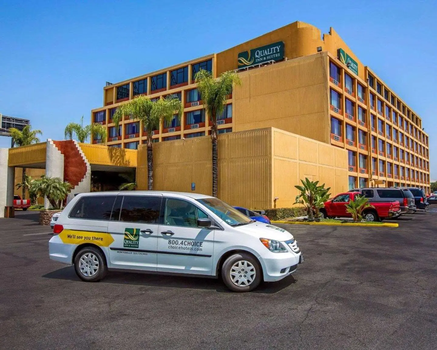 Quality Inn & Suites Montebello EXTERIOR