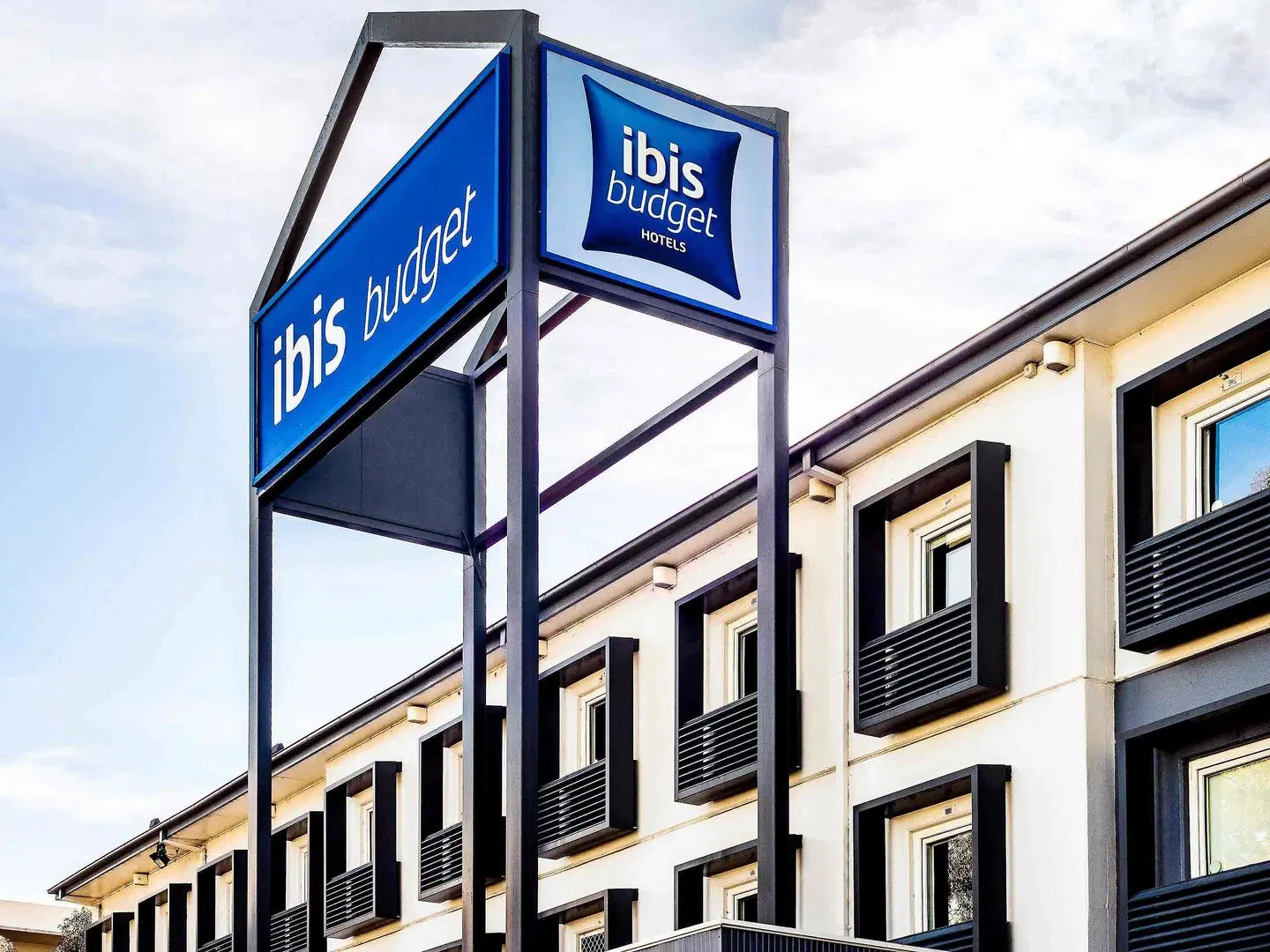 ibis budget Campbelltown EXTERIOR