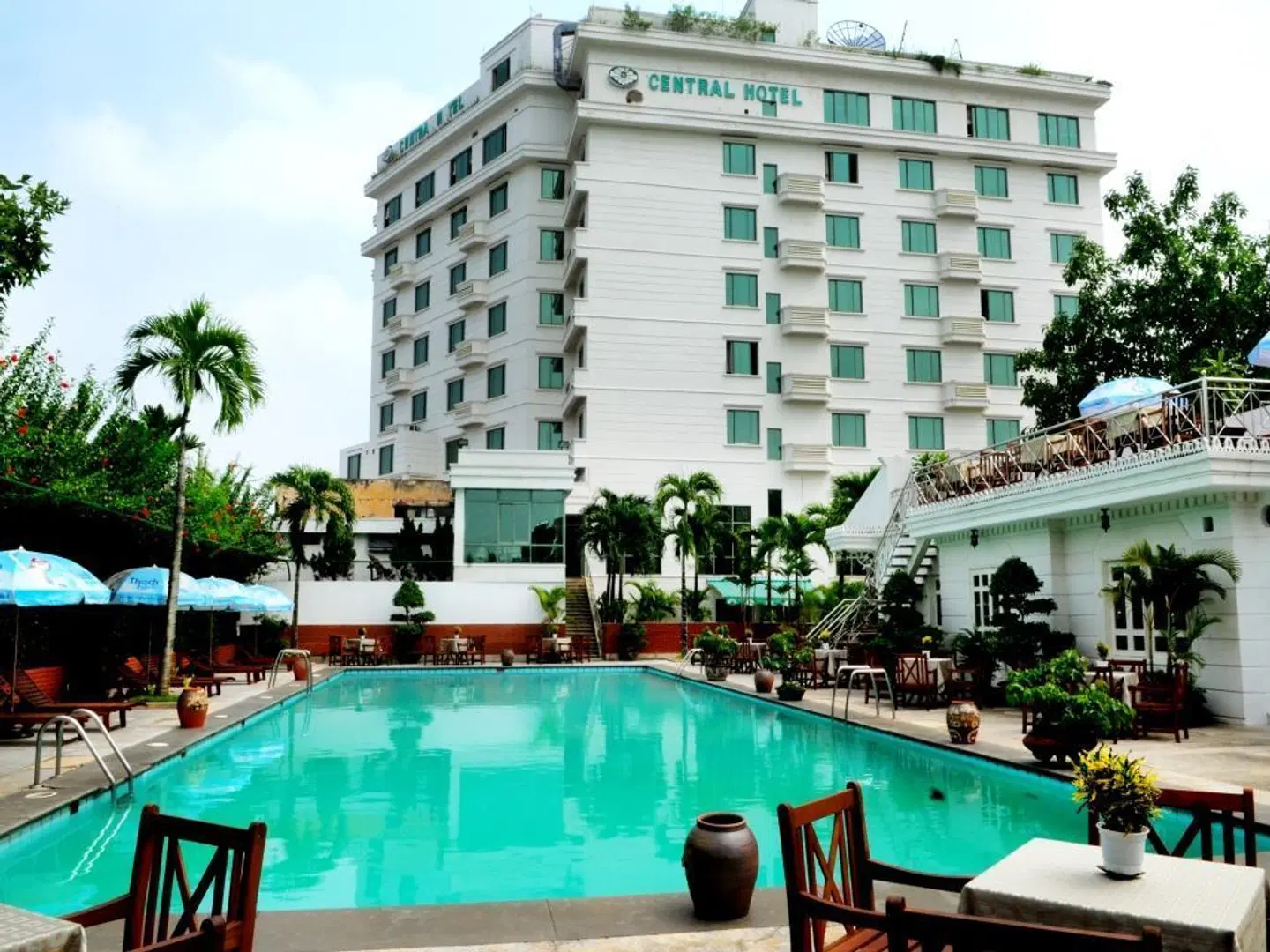 Central Hotel EXTERIOR