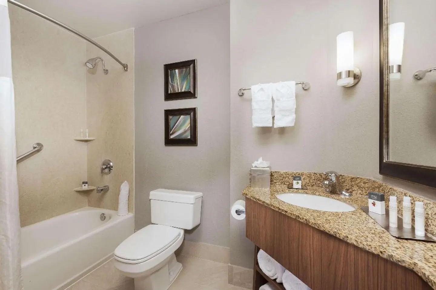 DoubleTree by Hilton West Palm Beach Airport Badezimmer