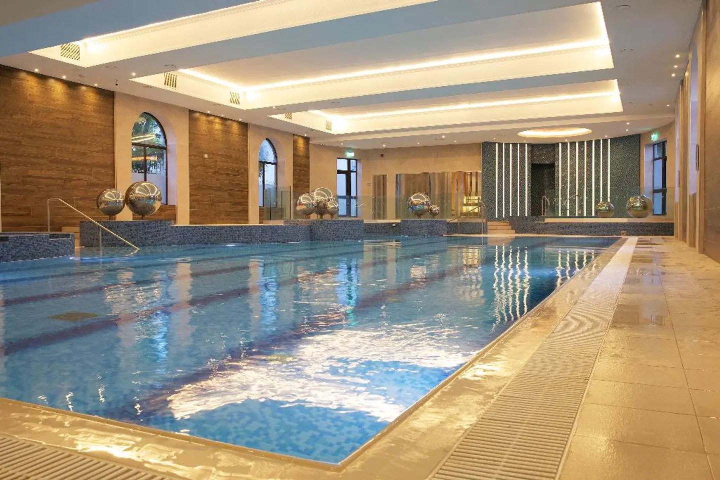 Westport Plaza Hallenbad