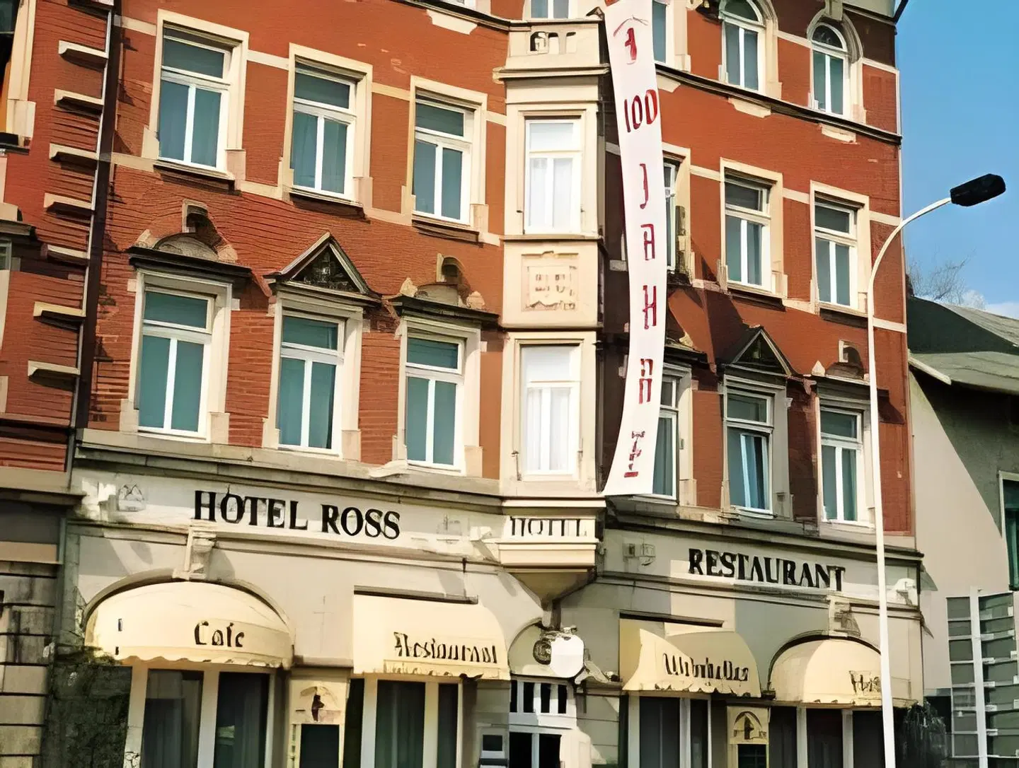 Ross EXTERIOR