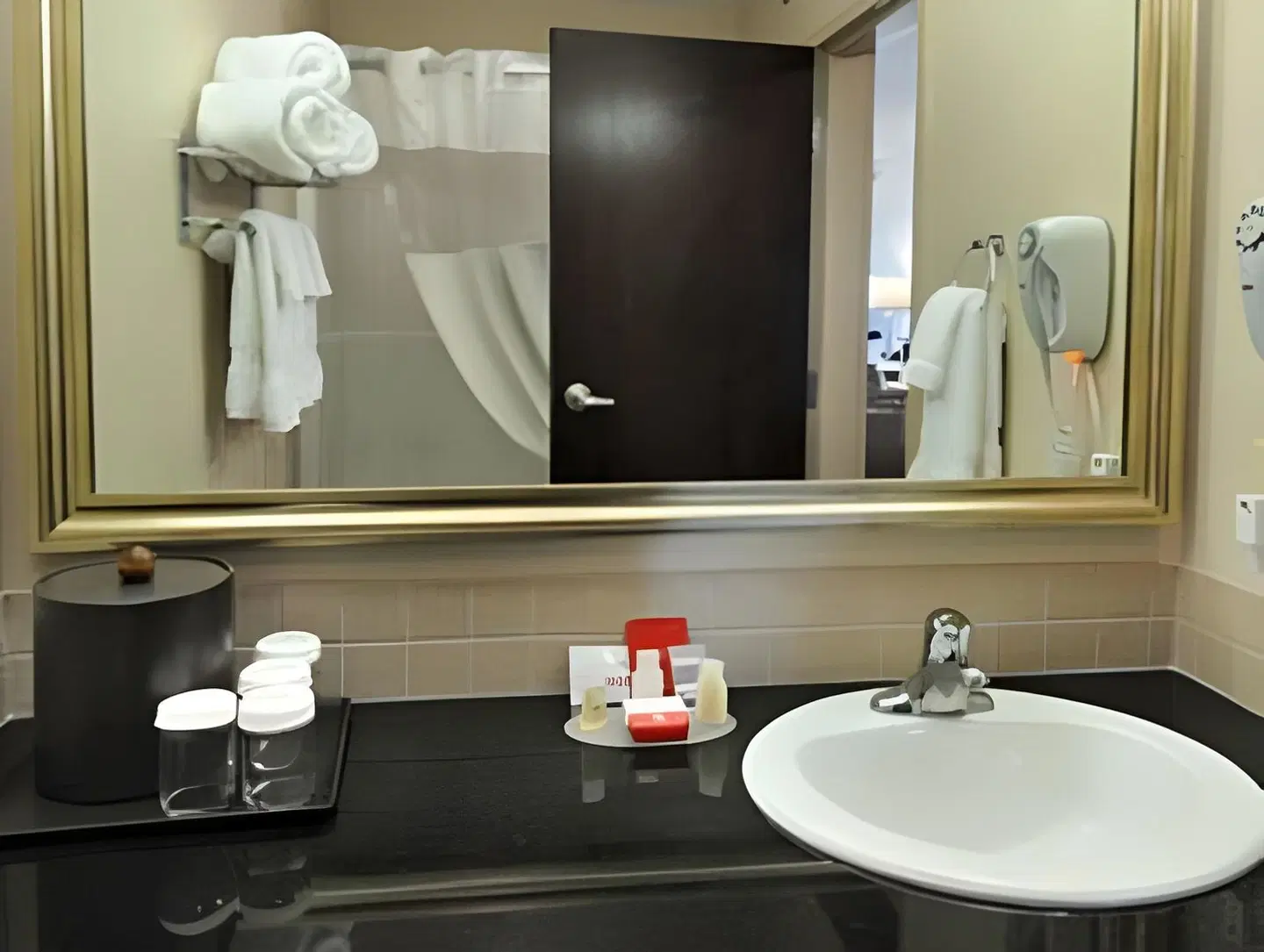 Ramada by Wyndham Weyburn BATHROOM