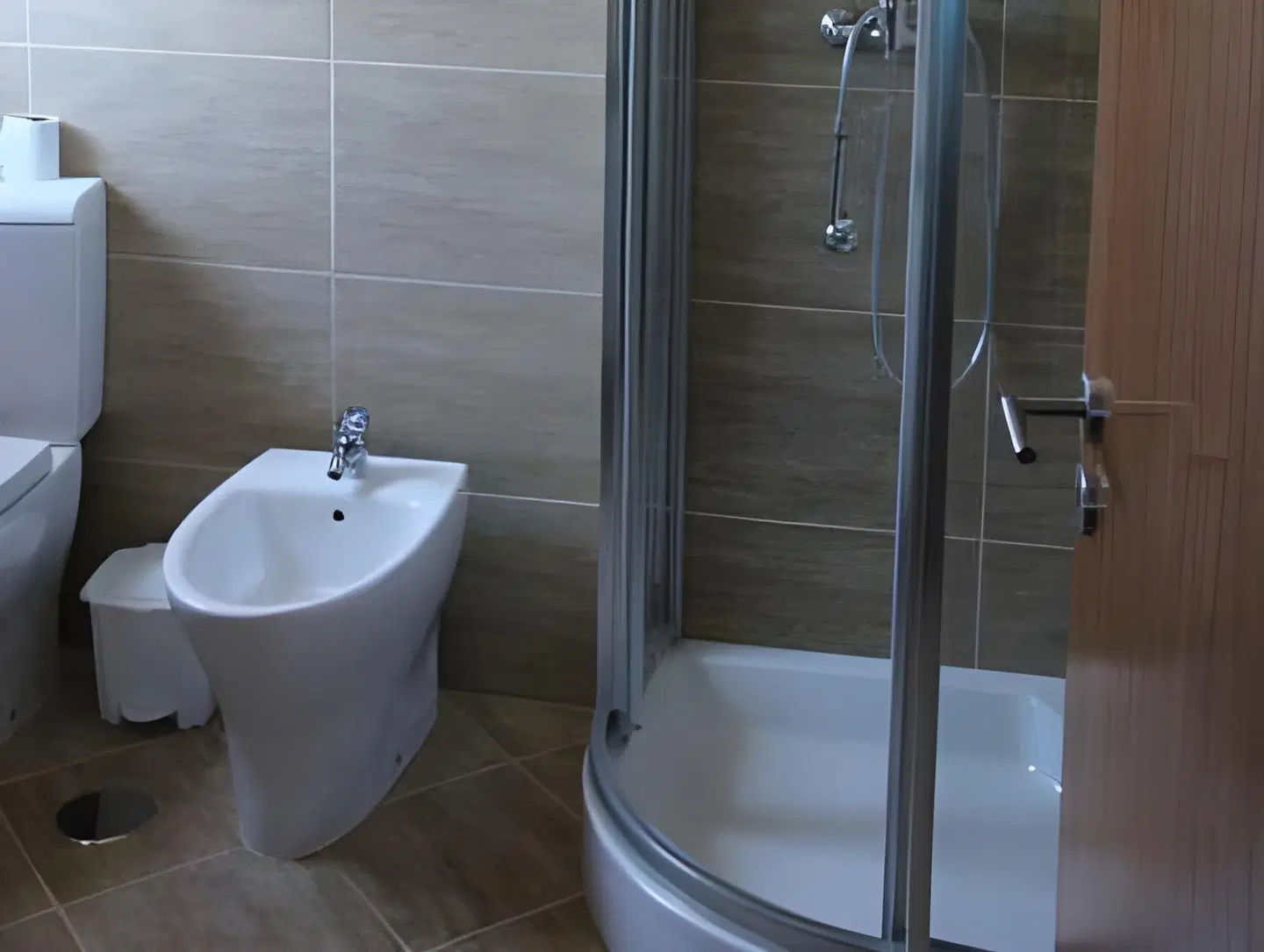 Encostas da Torre Badezimmer