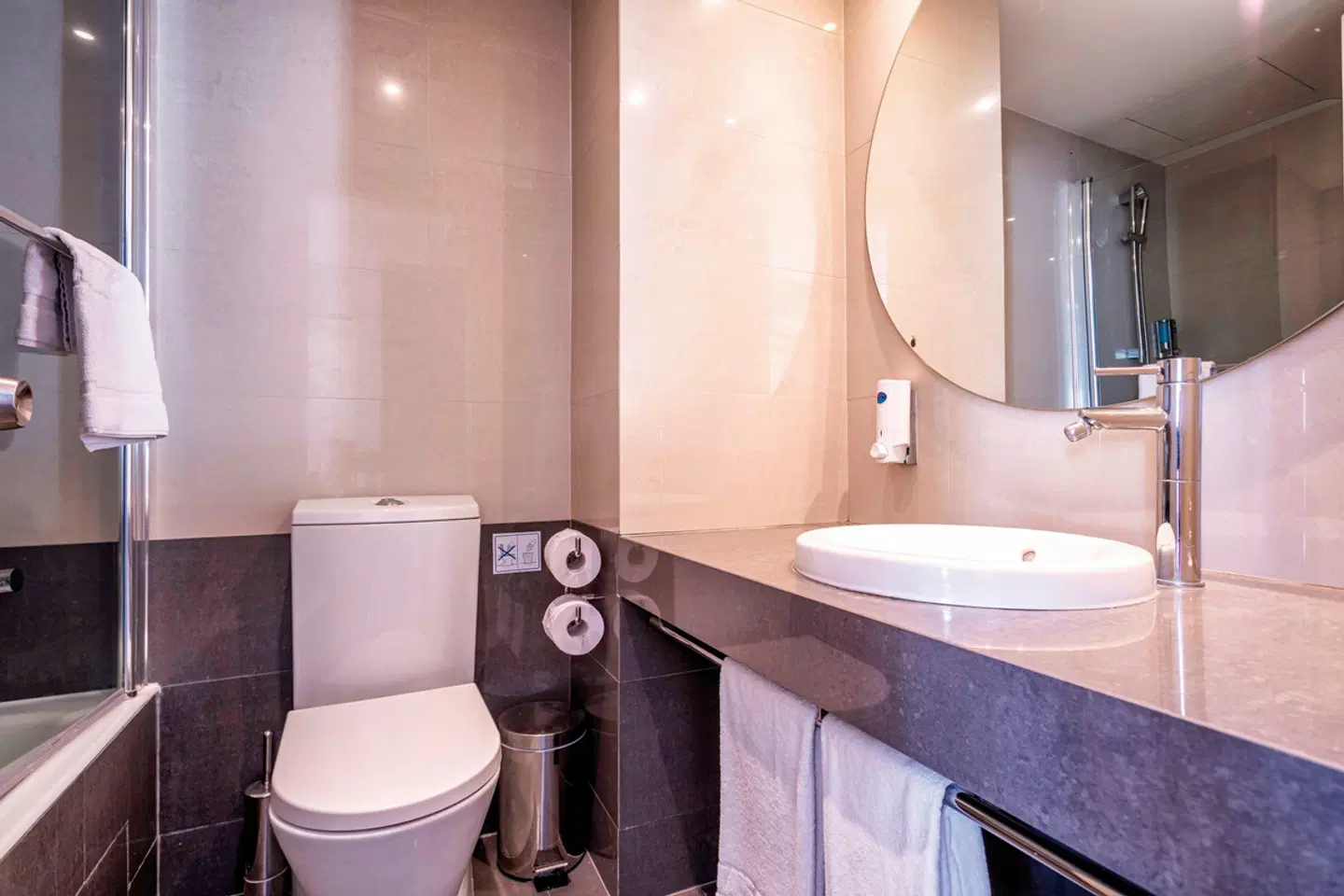 Louis Phaethon Beach BATHROOM