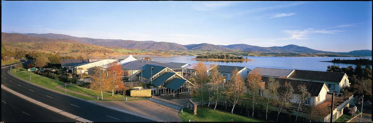 Horizons Lake Jindabyne LANDSCAPE